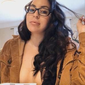 Meet your Posher, Karissa